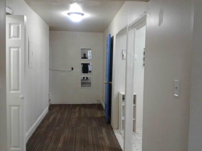 Open hall way - 904 Glynn Oaks Dr