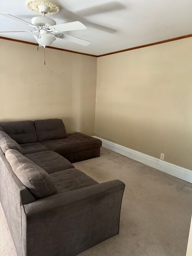 Foto del edificio - 209 S Goodman St