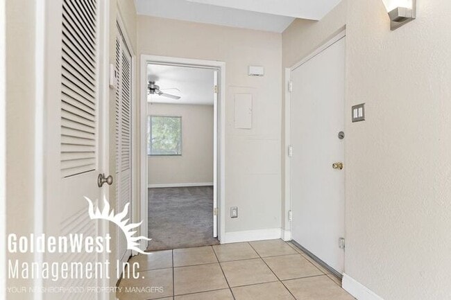 Building Photo - Fantastic 1Bdm 1Ba Midtown Condo Near Ligh...