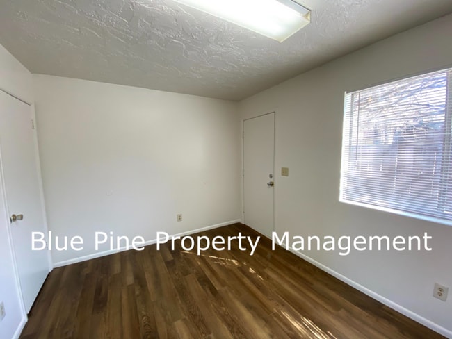 Building Photo - 320 E 14th St