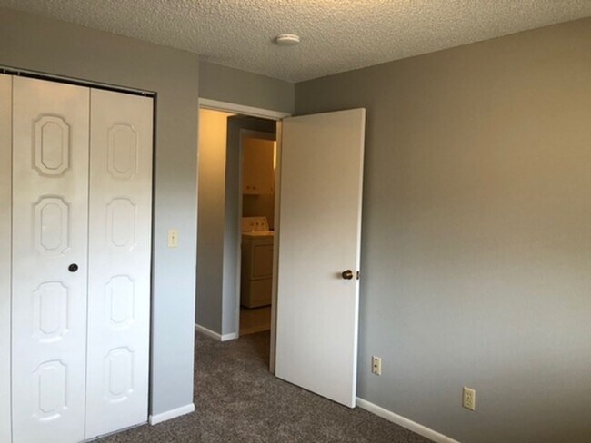 Building Photo - All Seasons Condo