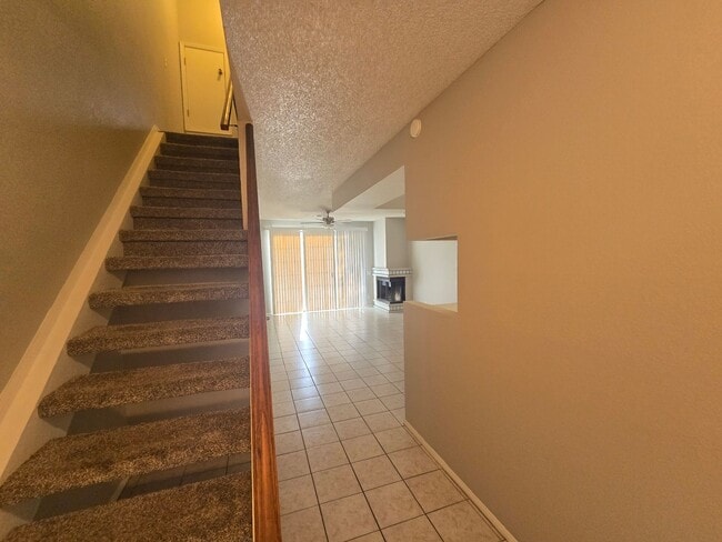 Building Photo - 2 Bedroom/2.5 Bathroom Townhome in Chandler