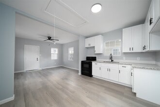 Building Photo - 1319 Bayou St