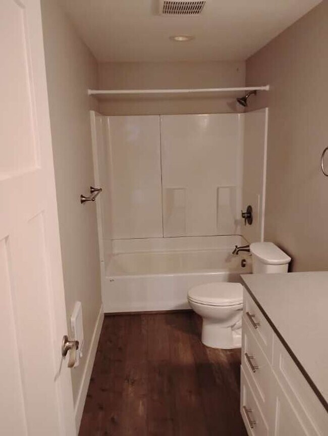 Building Photo - 300 NW Santiam Blvd