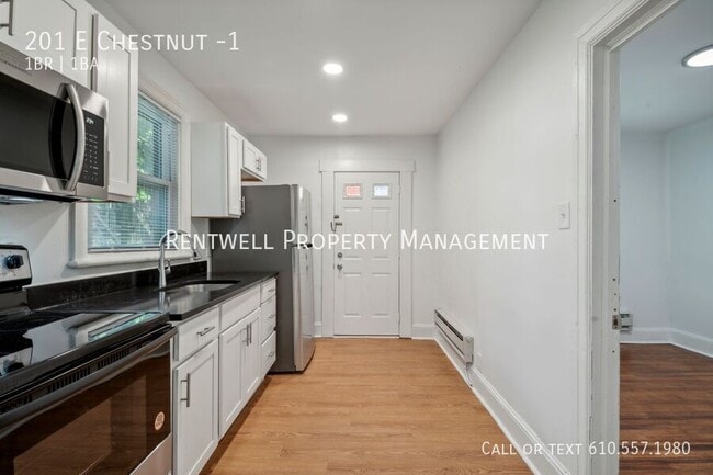 Building Photo - 201 E Chestnut St