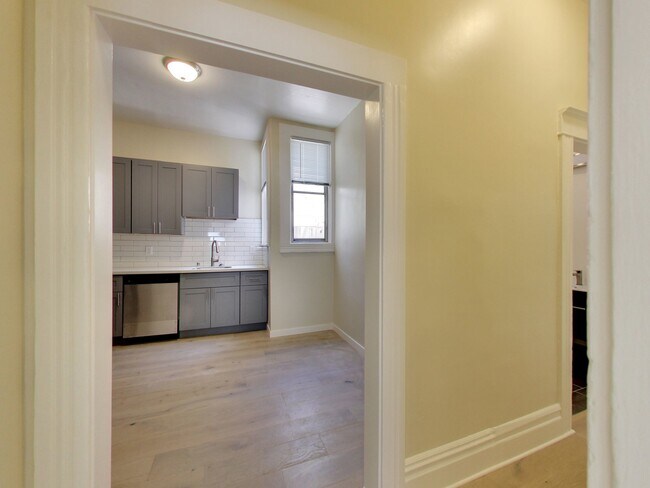 Building Photo - 1402 Kearny St
