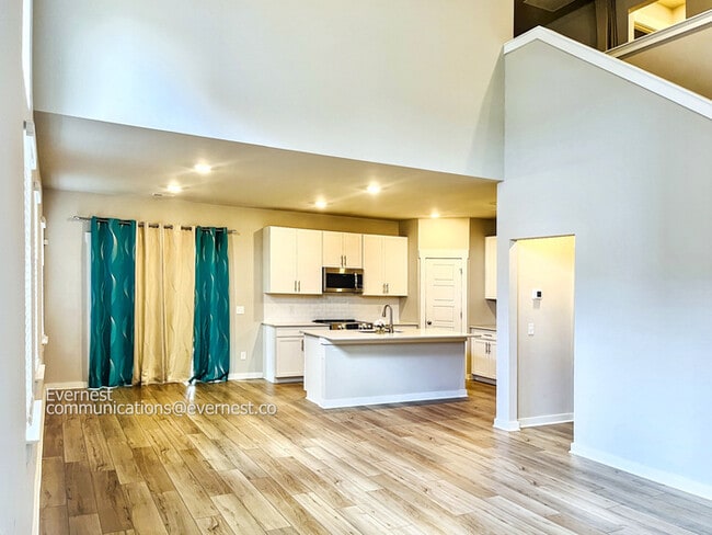 Building Photo - 806 Els Ct