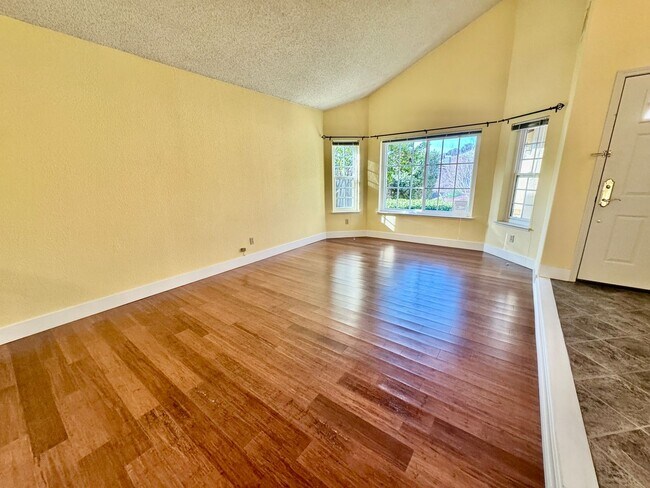 Foto del edificio - Spacious 4 Bed/2Ba Home in Richmond with Large Backyard!