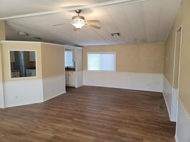 Building Photo - 209 Cypress Ave