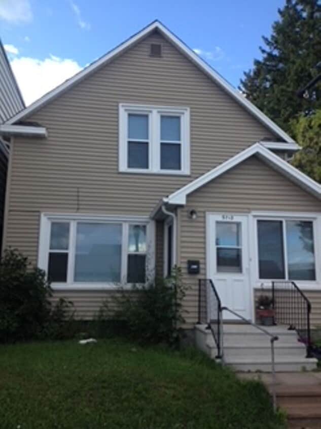 Primary Photo - AVAILABLE NOW - Beautiful 3 Bed, 1 Bath Home