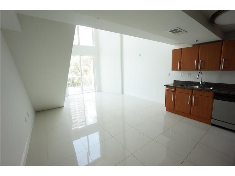 Foto principal - 6362 Collins Ave