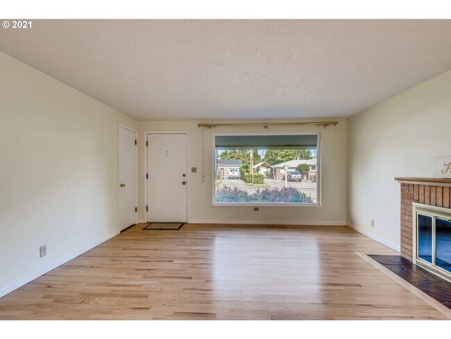 Foto del edificio - SE 3 Bed | 1 Bath | Expansive Backyard | P...