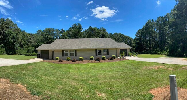 Building Photo - 691 Senoia Rd