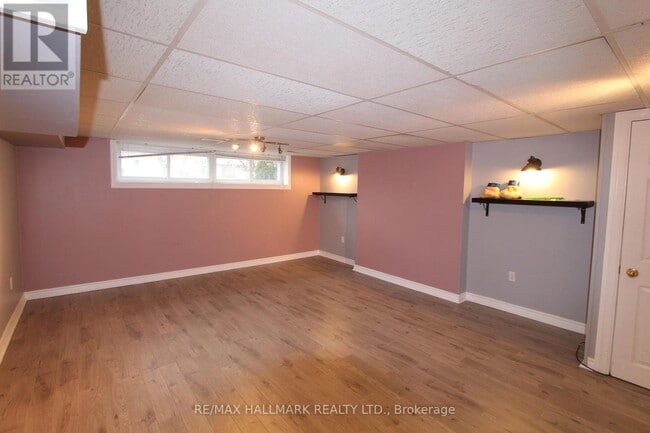 Building Photo - 8 Meadowland Ave