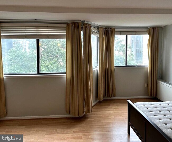 Foto del edificio - 922 24th St NW
