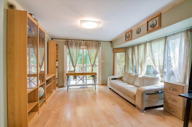 Foto del edificio - 932 Lundy Ln