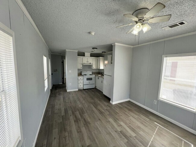 Building Photo - 2228 Chicago Cubs St