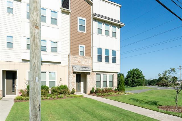 Building Photo - 2635 Statesville Ave