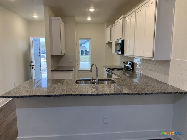 Building Photo - 1854 Royal Loop