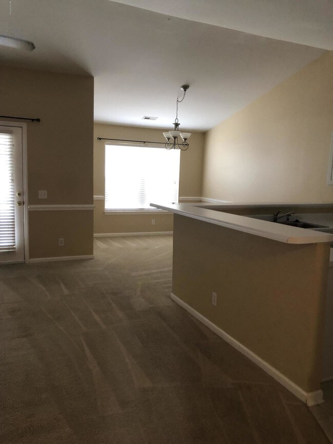Building Photo - 2217 Locksley Woods Dr