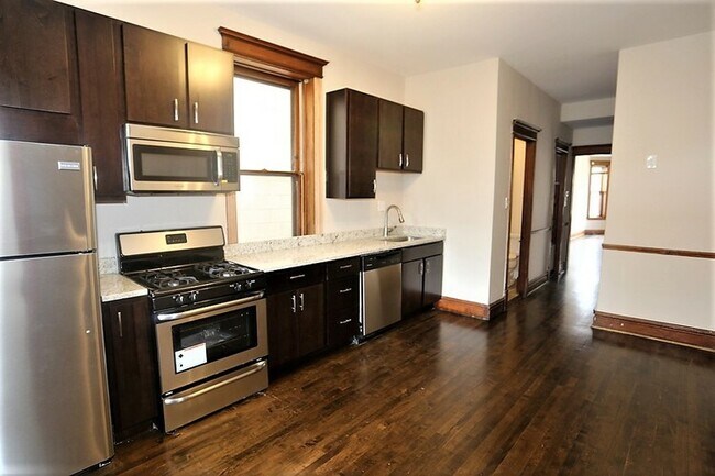 Foto del edificio - 2523 N California Ave