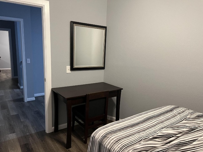 Building Photo - 4718 Dorchester Heights Ln