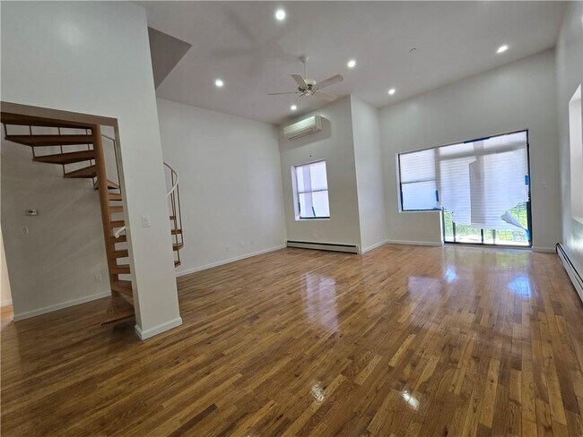 Foto del edificio - 1111 Sheepshead Bay Rd