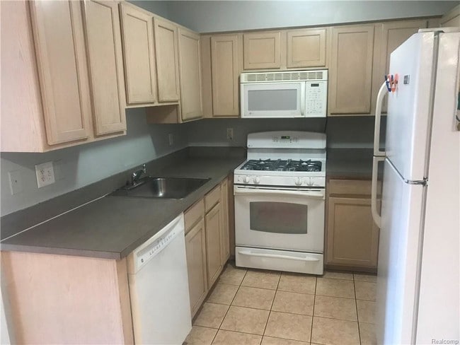 Foto del edificio - 13643 Osborn Ave