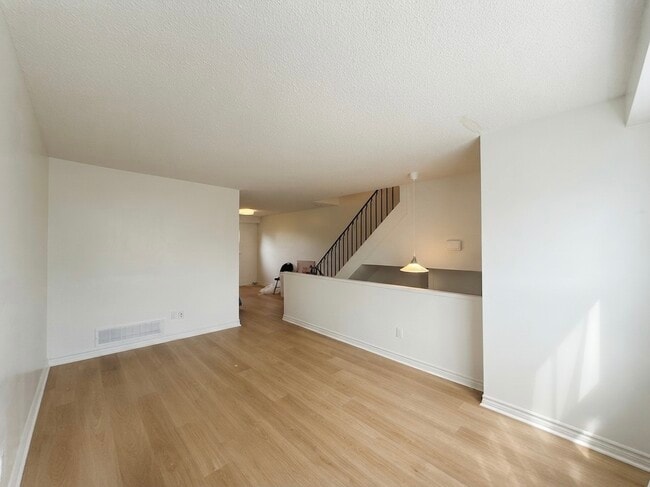 Building Photo - 2830 Midland Ave