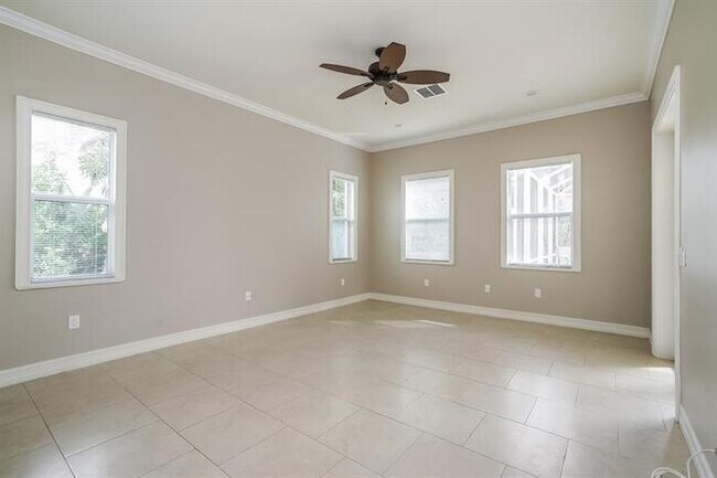 Building Photo - 4240 1st Ave, Naples, FL, 34119