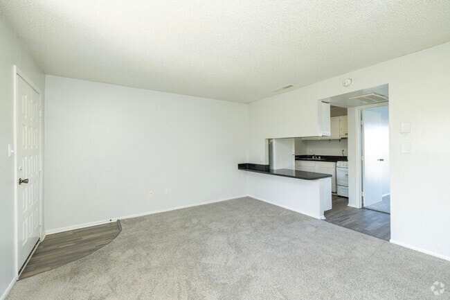 1BR, 1BA - 501SF - Living Room - Lakes at Largo Apartments