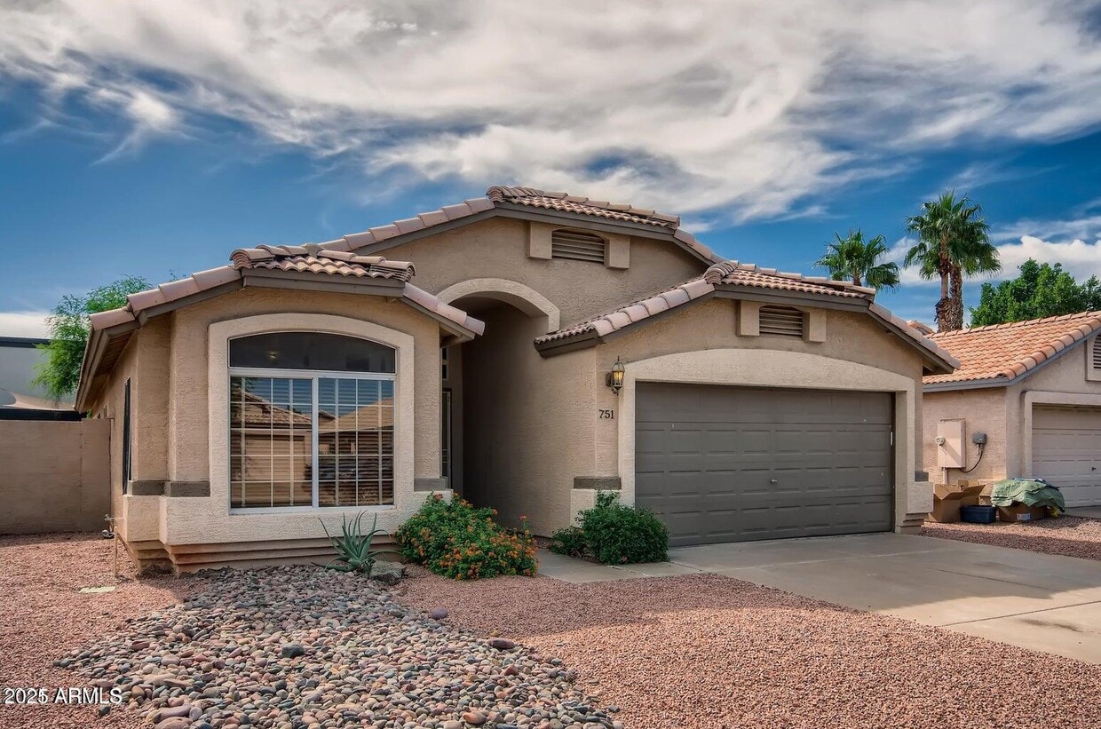 Foto principal - 751 W Constitution Dr