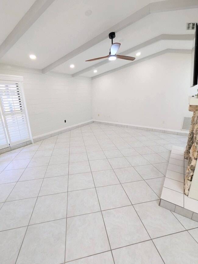 Building Photo - 945 Bramble Bush Cir W