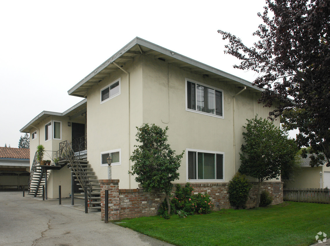 Building Photo - 2020 Benton St