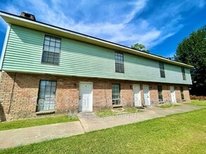 Building Photo - 118 Country Ln