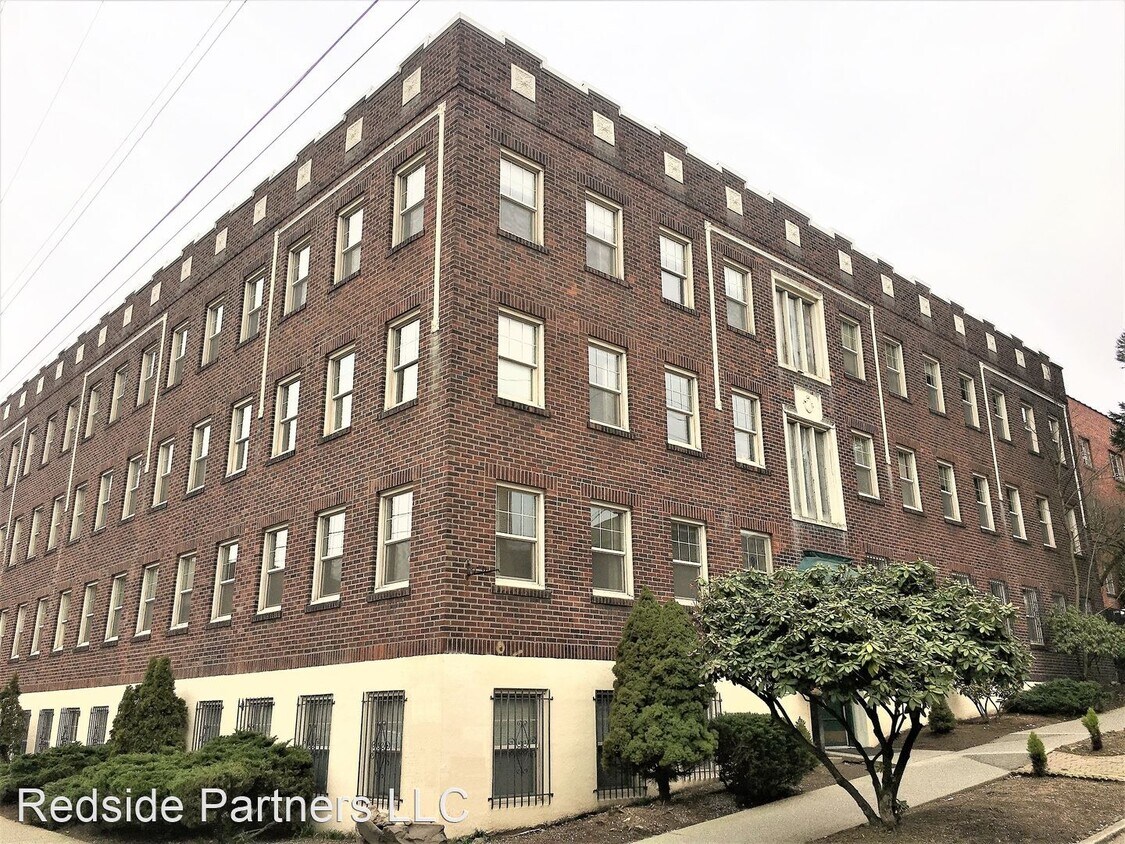 Primary Photo - 704 E Thomas St