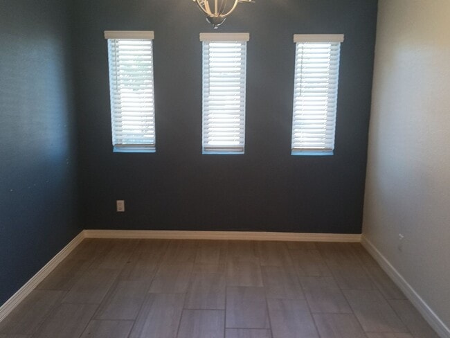 Building Photo - 3 Bedroom, 2 Bathroom Home! Schedule a Sho...