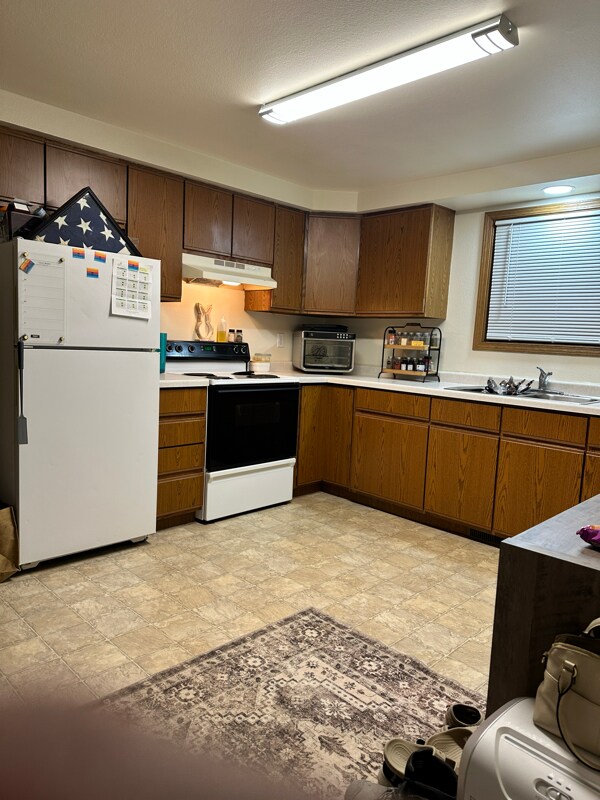 Foto del edificio - 600 N Steven Ave