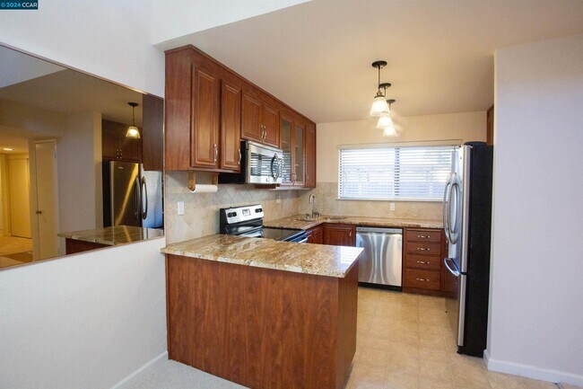 Foto del edificio - 99 Cleaveland Rd