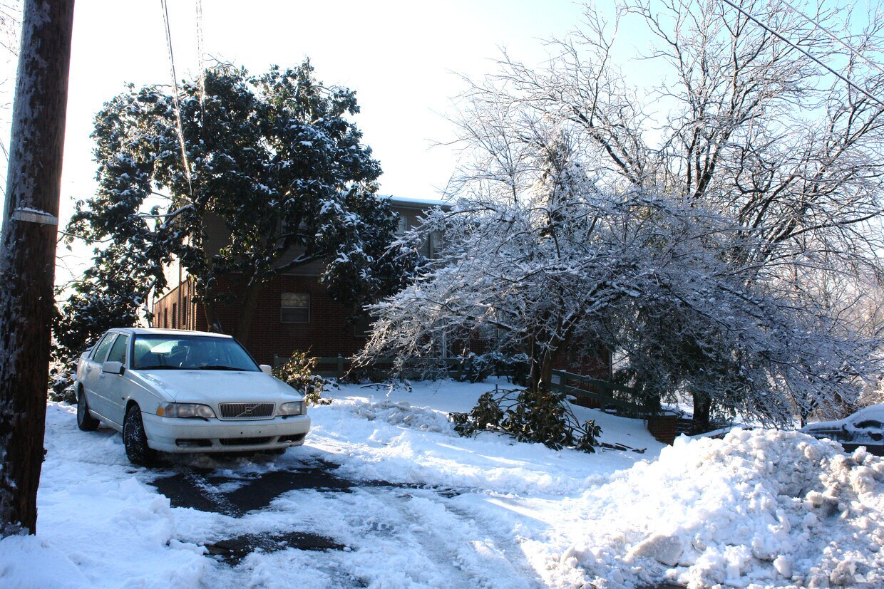 Primary Photo - 404 Lindsay Ct