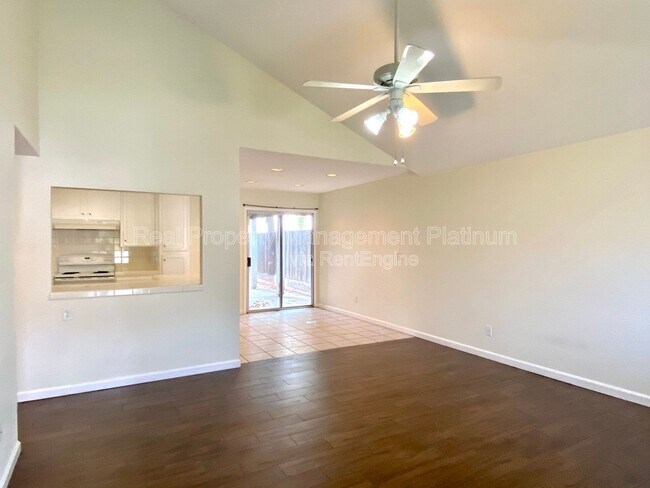 Foto del edificio - 5811 W Sample Ave