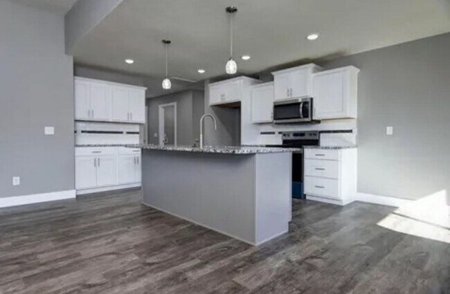 Foto del edificio - BRAND NEW 4 bedroom house in SW Springfield!