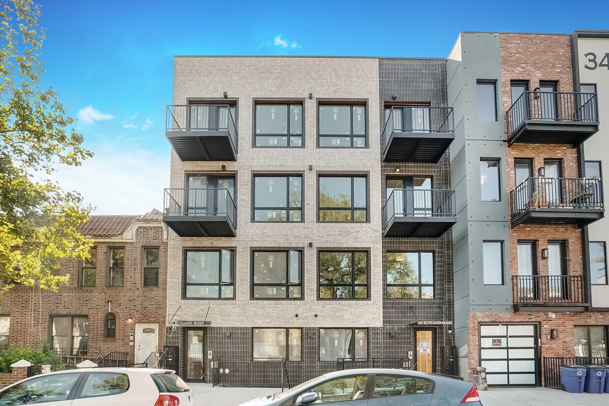 Foto principal - 352 Rutland Rd
