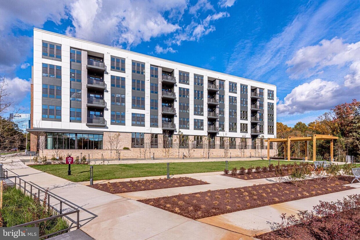 1761 Old Meadow Rd Unit 308, McLean, VA 22102 Room for Rent in McLean