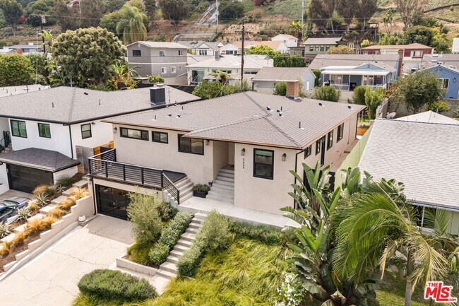 Building Photo - 5664 Coliseum St