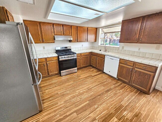 Building Photo - 528 Heatherglen Dr