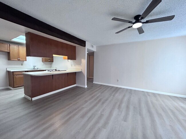 Building Photo - 5712-5714 Manzanita Avenue