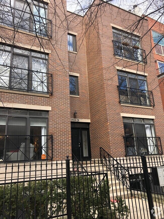 Building Photo - 1924 W Diversey Pkwy