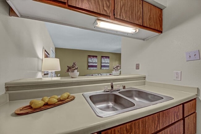 Building Photo - Cypress Pointe