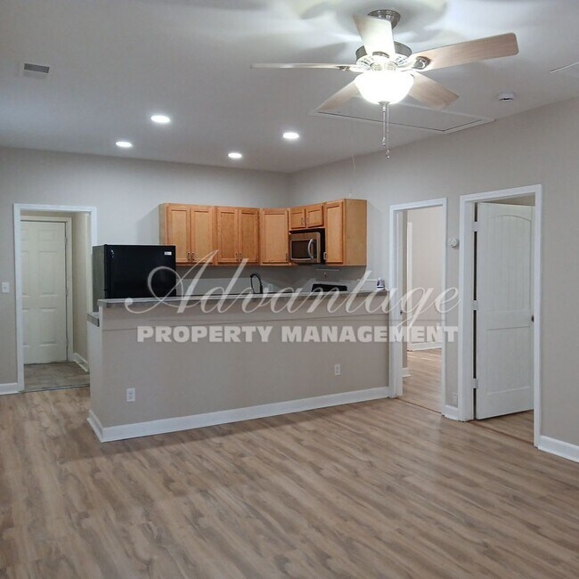 Building Photo - Nice Updated Home For Rent in the U of M area